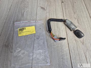 Opel Vivaro Renault Trafic 2001 - 2006 contactslot + sleutel beschikbaar voor biedingen