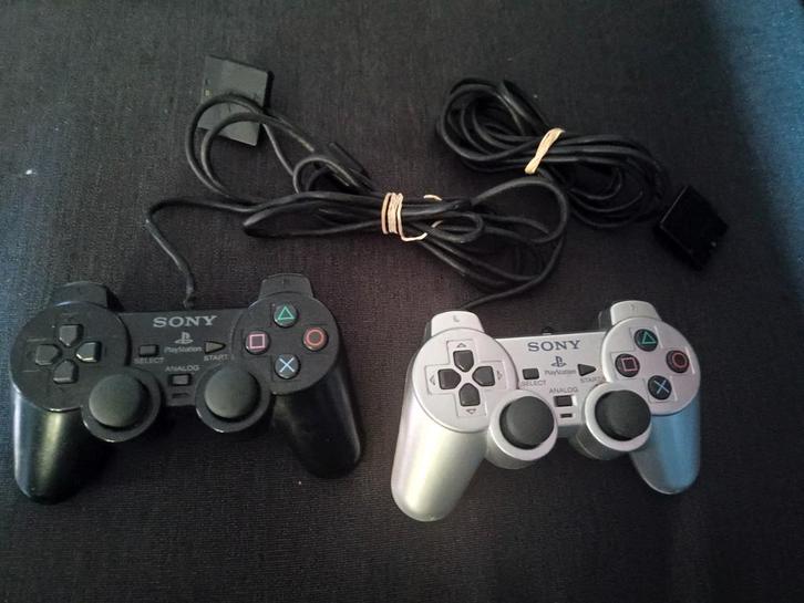 2x ps2 controller voor reparatie, Games en Spelcomputers, Spelcomputers | Sony Consoles | Accessoires, Zo goed als nieuw, Controller
