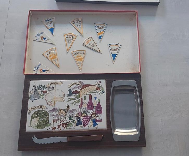 Plateau à fromages vintage avec beurrier et couteau, Maison & Meubles, Cuisine | Vaisselle, Utilisé, Autres types, Autres styles