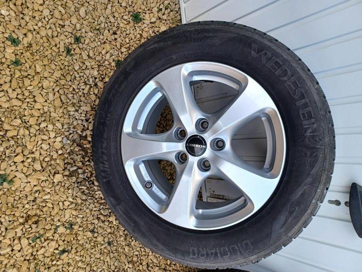 Set winterbanden op velg 215/60 R16 ; 7Jx16H2 Et40, Autos : Pièces & Accessoires, Pneus & Jantes, Pneu(s), Pneus hiver, 16 pouces