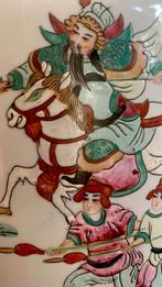 ANCIEN COUPLE VASES FAMILY ROSE WITH NANKING’S WAR MOTIF, Antiek en Kunst, Antiek | Vazen, Ophalen