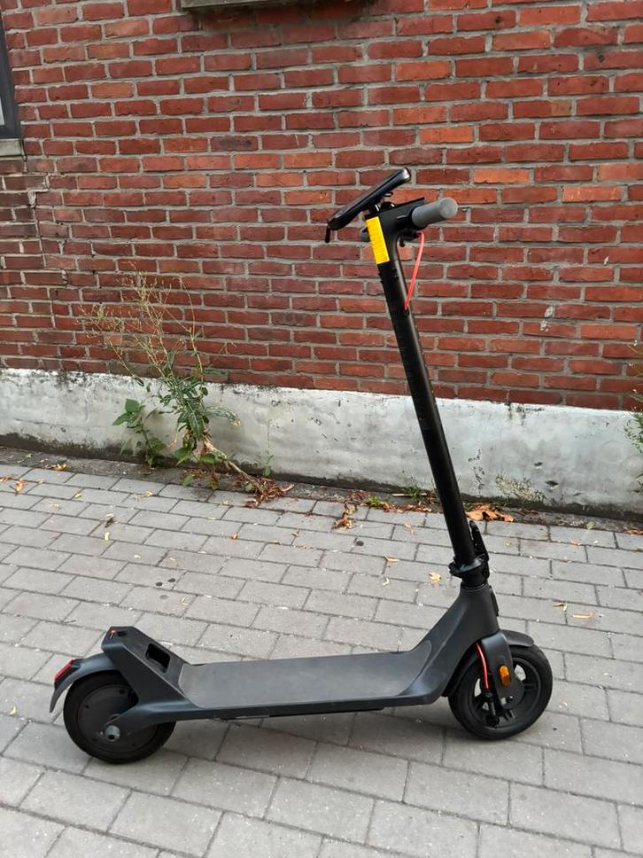 Xiaomi lite 4 2nd gen ( met lader ), Fietsen en Brommers, Steps, Zo goed als nieuw, Ophalen