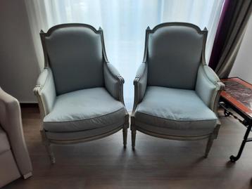 Twee fauteuils beschikbaar voor biedingen