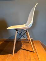 Witte Kuipstoel in eames-stijl (vitra), Huis en Inrichting, Wit, Eén, Ophalen, Hout