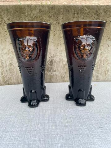 Koppel leeuwenvazen amberkleurig beschikbaar voor biedingen