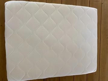 Matras beer met afritsbare hoes voor park/box - 75x95cm beschikbaar voor biedingen