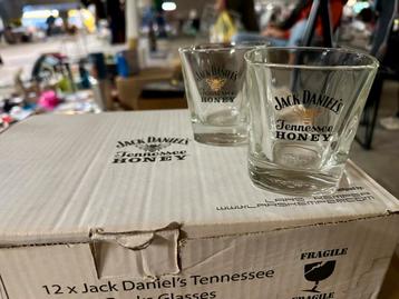 12 verres Jack Daniel’s Honey 27 cl beschikbaar voor biedingen