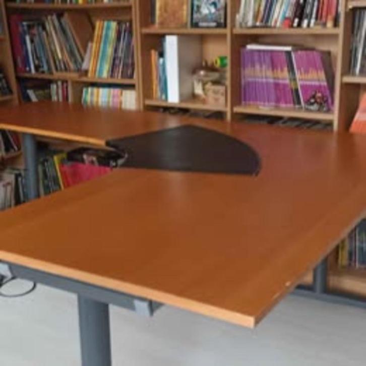 IKEA hoekbureau, Huis en Inrichting, Bureaus, Gebruikt, Bureau, In hoogte verstelbaar, Ophalen