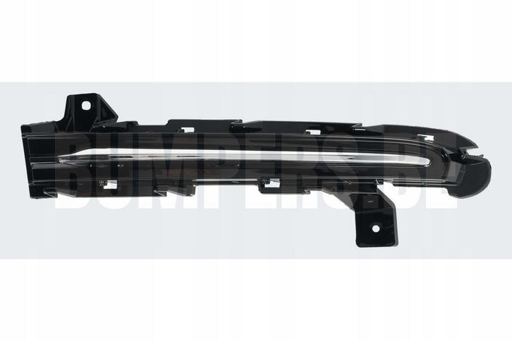 GRILL VOLVO V40 2016 LIFT RIGHT GRILLE BUMPER COVER WITH CHR, Auto-onderdelen, Overige Auto-onderdelen, Gebruikt, 6 maanden garantie