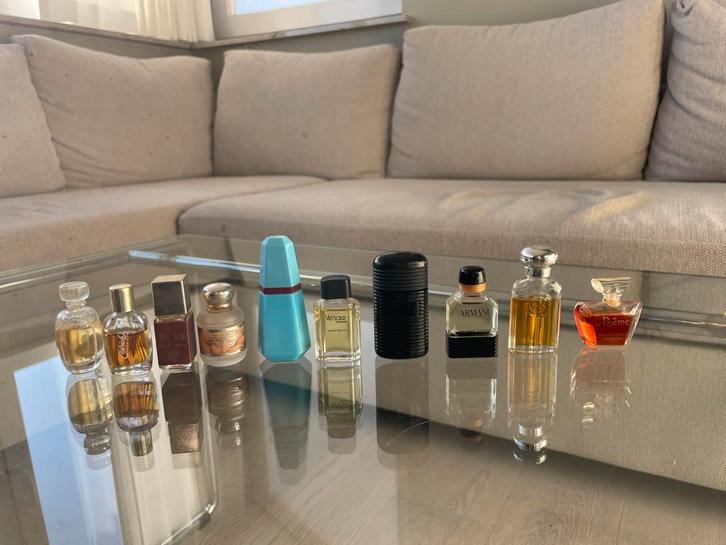 Collectie van 90-tal miniatuurtjes, Verzamelen, Parfumverzamelingen, Zo goed als nieuw, Miniatuur, Ophalen of Verzenden