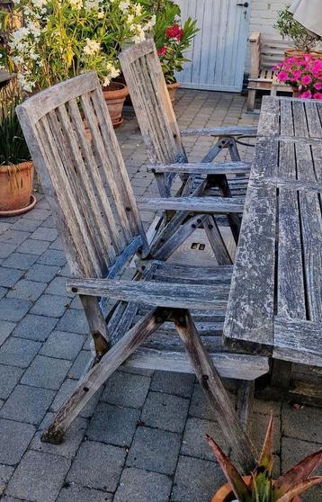 Teak tuinstoelen met grote tafel  beschikbaar voor biedingen