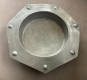 Kardinaalshoed in Tin beschikbaar voor biedingen