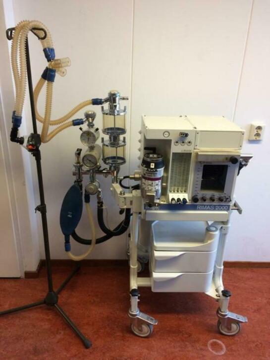 Dr?ger anesthesieset, kar + beademing Ventilog II dierenarts, Diversen, Braces