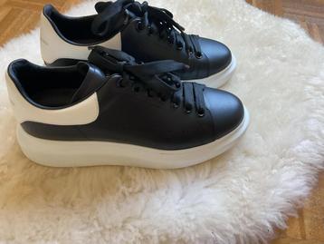 Alexander McQueen sneakers zwart en wit 