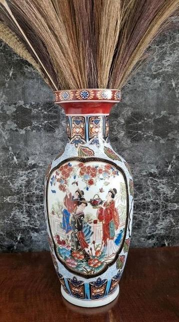 Chinese vaas beschikbaar voor biedingen