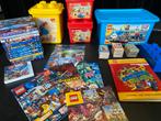 LEGO Set 9 diverse collectors items (dvd’s, opbergdozen, …), Kinderen en Baby's, Speelgoed | Duplo en Lego, Zo goed als nieuw