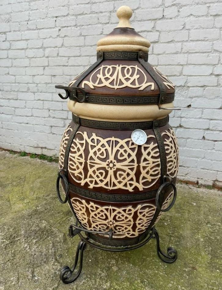 Tandoor Saffron 125L | XXL BBQ oven van vuurvaste klei, Tuin en Terras, Houtskoolbarbecues, Nieuw, Met accessoires, Verzenden