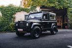 Land Rover Defender 90 TD5 15 P // FULL BLACK, Auto's, Zwart, Zwart, Leder, Dealer onderhouden