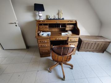 Vintage Roll Top bureau + bijpassende bureaustoel	 beschikbaar voor biedingen