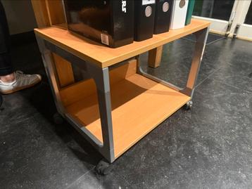 Stevig printermeubel op wieltjes – hout & metaal – 2 leggers beschikbaar voor biedingen