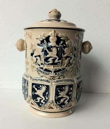 Rare pot à tabac avec couvercle, vers 1900-1920. 