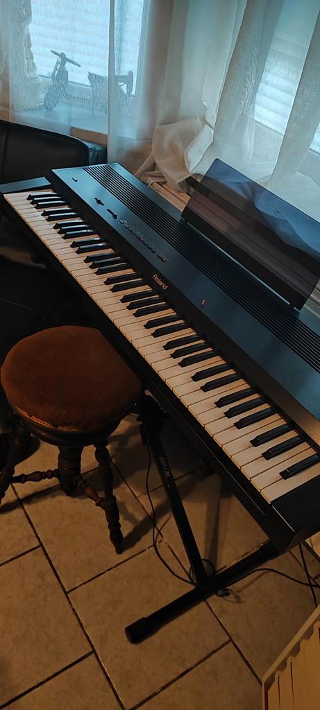 PIANO SYNTHE ROLAND KR33