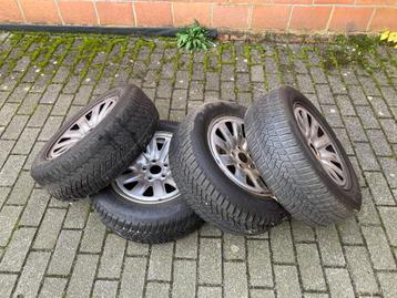 Winterbanden op velg 215 /60R16 beschikbaar voor biedingen