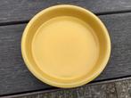 2 plats ronds en faïence jaune, Enlèvement ou Envoi, Rond, Comme neuf, Pierre ou Poterie