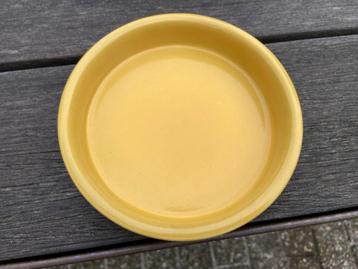 2 Ronde gele schaaltjes in aardewerk beschikbaar voor biedingen