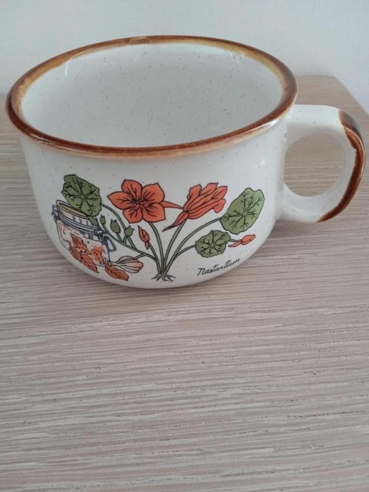 vintage soepkom wild flowers, Huis en Inrichting, Keuken | Servies, Zo goed als nieuw, Ophalen of Verzenden