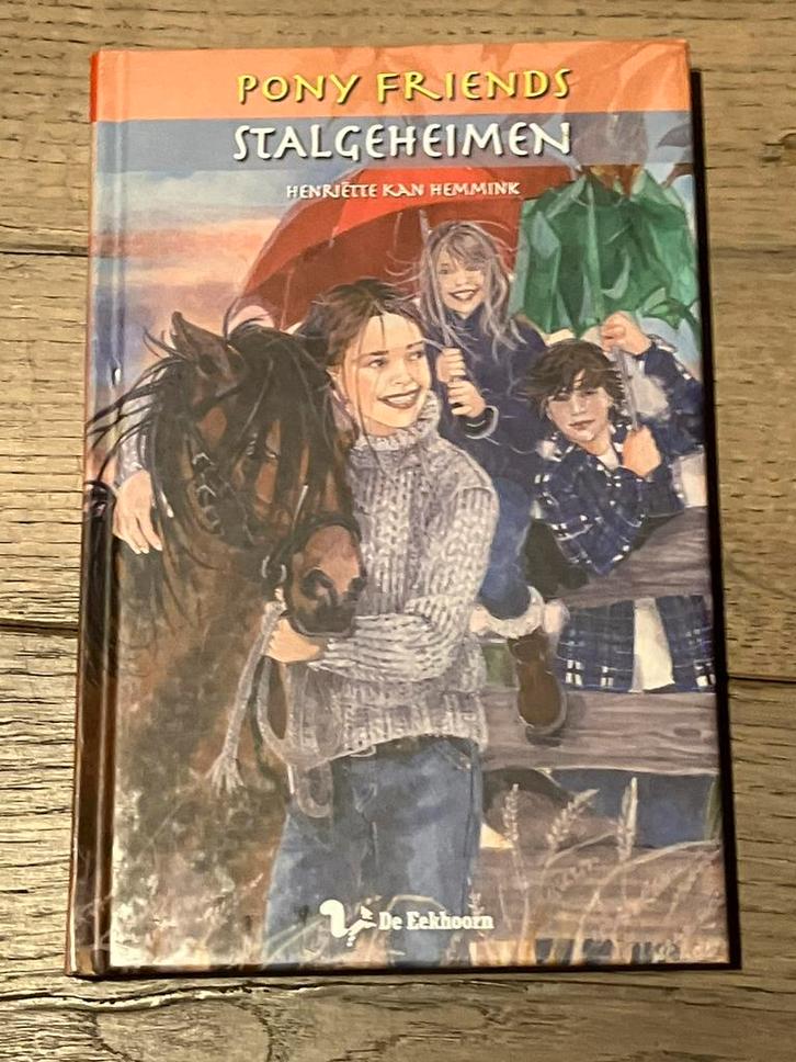Ponyfriends - 14 - Stalgeheimen!, Boeken, Kinderboeken | Jeugd | onder 10 jaar, Zo goed als nieuw, Fictie algemeen, Ophalen of Verzenden