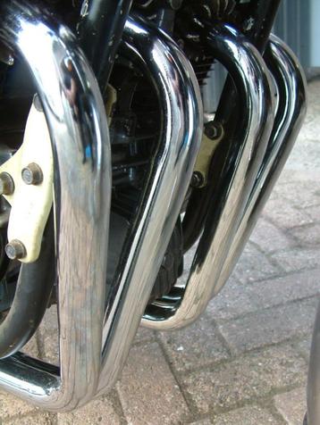 nieuwe uitlaat   2 in 1  gemonteerd op een honda Kz 750 beschikbaar voor biedingen