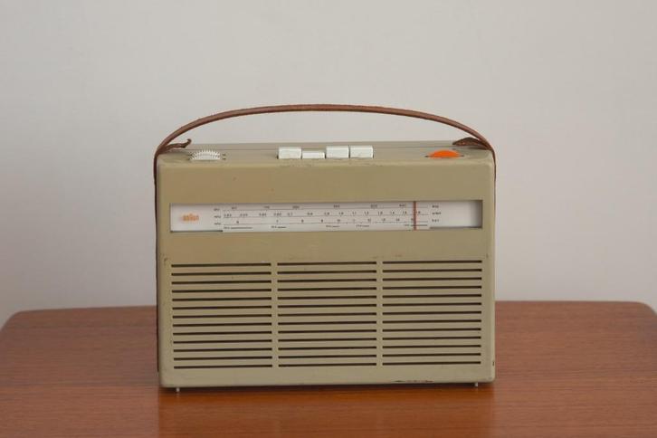 BRAUN T23 radio, Antiek en Kunst, Antiek | Tv's en Audio, Ophalen
