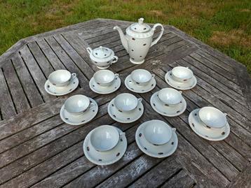 10 delig theeservies, compleet en onbeschadigd beschikbaar voor biedingen
