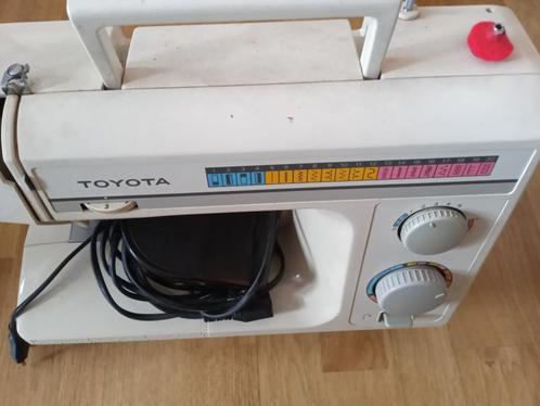 naaimachine toyota model 4080 Japan 220v, Hobby en Vrije tijd, Naaimachines en Toebehoren, Gebruikt, Naaimachine, Overige merken