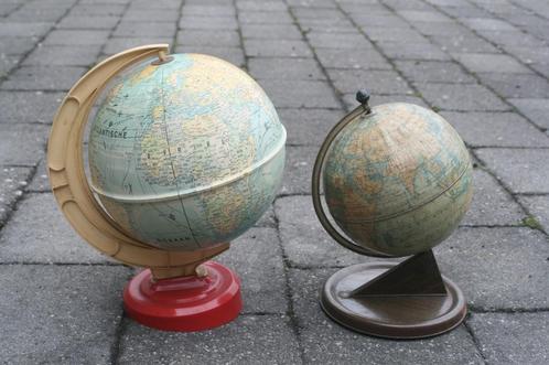 Wereldbol metaal jaren 40 + gratis kunststof bol jaren 70, Huis en Inrichting, Woonaccessoires | Wereldbollen, Gebruikt, Ophalen of Verzenden