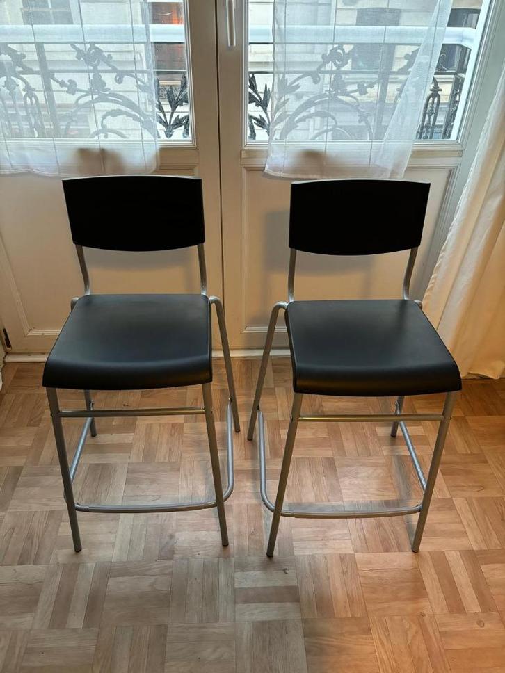 Zwarte kinderstoelen, Huis en Inrichting, Barkrukken, Zo goed als nieuw, 60 tot 90 cm, Kunststof, Metaal, 2 krukken, Met voetsteun