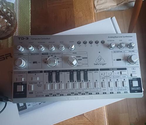 Behringer TD-3 Analog Bass Line Synthesizer, Musique & Instruments, Synthétiseurs, Comme neuf, Autres nombres, Autres marques