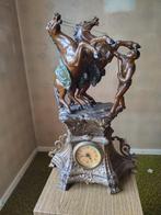 Horloge en bronze avec chevaux., Antiek en Kunst, Antiek | Klokken, Ophalen