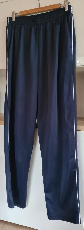 Baggy joggingbroek (maat: XL) beschikbaar voor biedingen