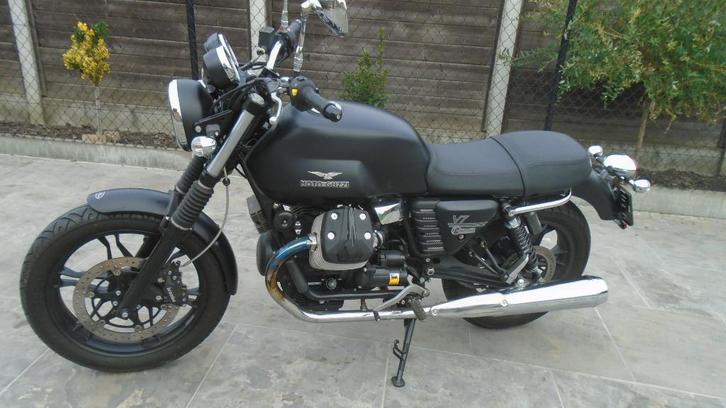 Moto Guzzi v7, 2013, 1e eig.! 2950km! nieuwstaat! 4999€, Motoren, Motoren | Moto Guzzi, Particulier, Overig, 12 t/m 35 kW, 2 cilinders