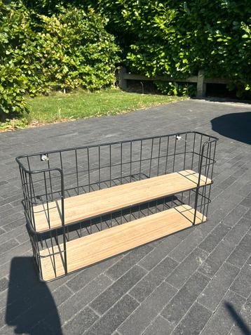 Wandplank beschikbaar voor biedingen