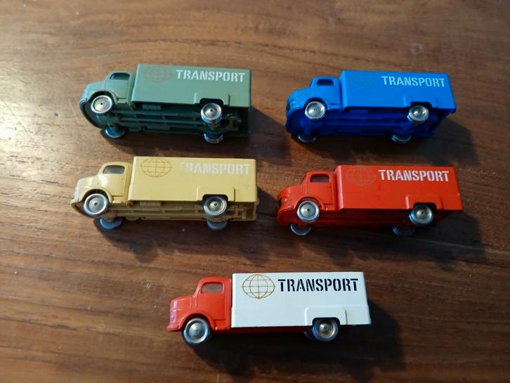 Lego mercedes transport vrachtwagens 5 verschillende kleuren, Hobby & Loisirs créatifs, Voitures miniatures | 1:87, Comme neuf
