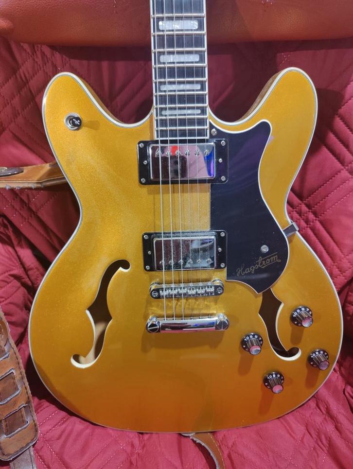 2 Hagstrom pareltjes Viking, Musique & Instruments, Instruments à corde | Guitares | Électriques, Comme neuf, Semi-solid body