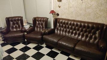 Lederen fauteuils Chesterfield stijl beschikbaar voor biedingen