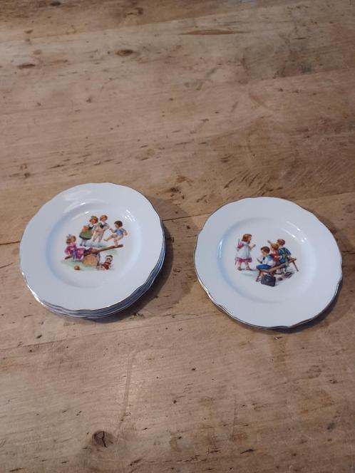 Porseleinen bordjes kinderservies aan 3 euro per stuk, Antiek en Kunst, Antiek | Porselein, Ophalen of Verzenden