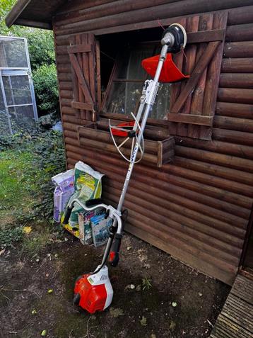 Débroussailleuse et coupe-herbe Stihl FS 240 C, Stihl, Comme neuf, 30 à 50 cm, Enlèvement