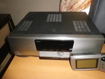 VEND AMPLIFICATEUR TOUT FONCTION PROFESSIONNEL A TELECOMMAND beschikbaar voor biedingen