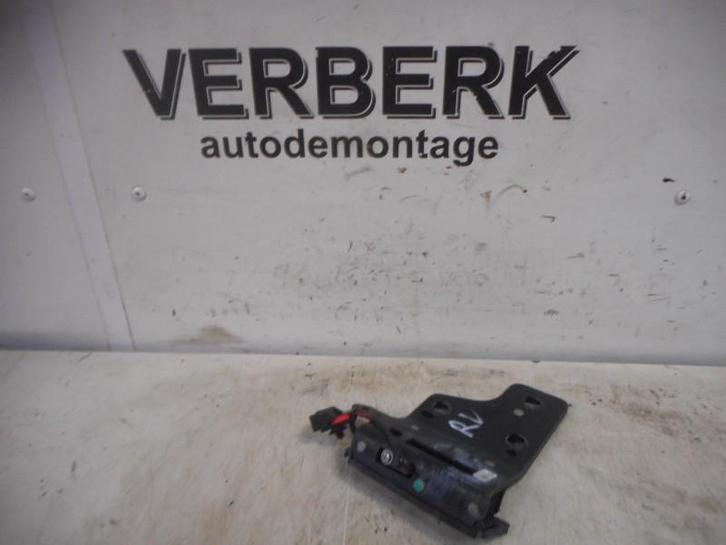 SLOTPLAAT RECHTS VOOR Ford Focus 2 C+C (6n41-l030w14-ag), Auto-onderdelen, Carrosserie, Ford, Voor, Rechts, Gebruikt