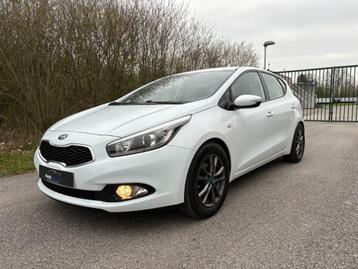 Kia Ceed 1.4i Lounge - Cruise / Garantie / Ohb / Bluetooth beschikbaar voor biedingen